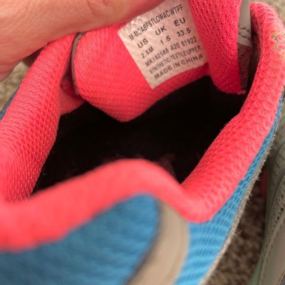 Size 2.5 / Girls Merrell Sneakers - Picture 9 of 9